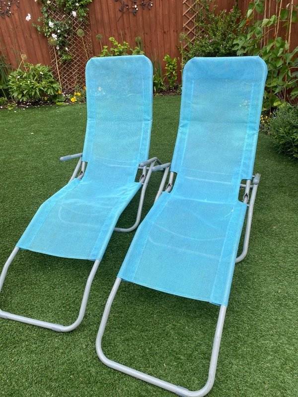 OFFER: Two sun recliners (LE9. Stoney Stanton)
